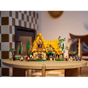 LEGO Disney Snow White and the Seven Dwarfs' Cottage Henry